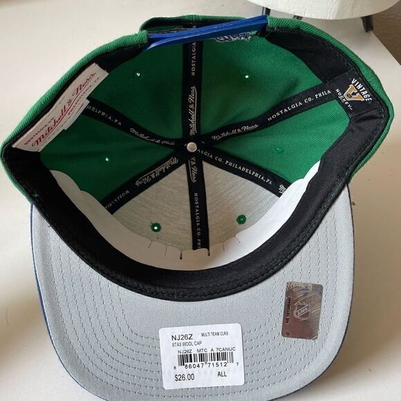 NWT Mitchell & Ness Vintage Hockey Vancouver Canucks Adjustable Flat Bill Cap - Picture 7 of 9